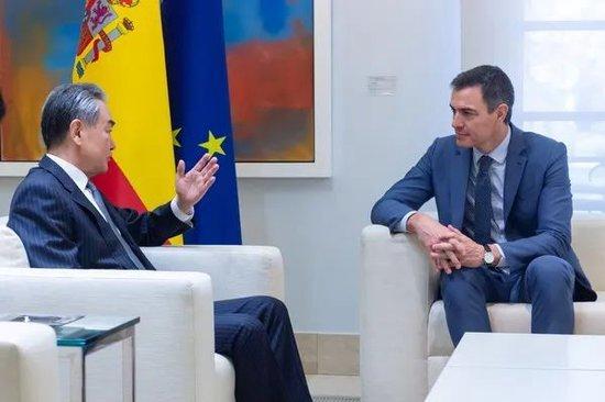 当地时间2024年2月19日，西班牙首相桑切斯在马德里会见到访的中共中央政治局委员、外交部长王毅。