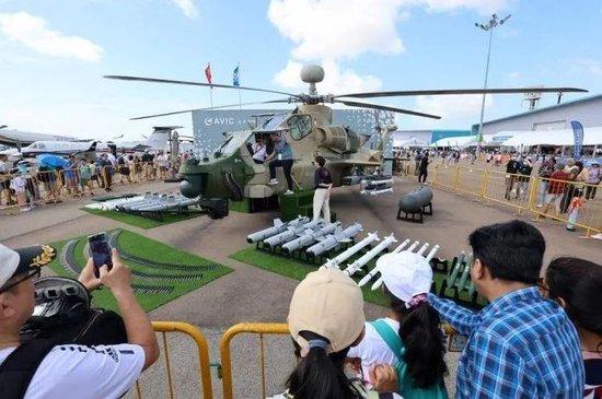  直10ME武装直升机亮相新加坡
